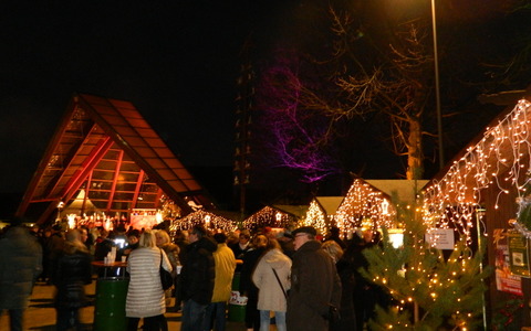 Treiben auf dem Weihnachtsmarkt
