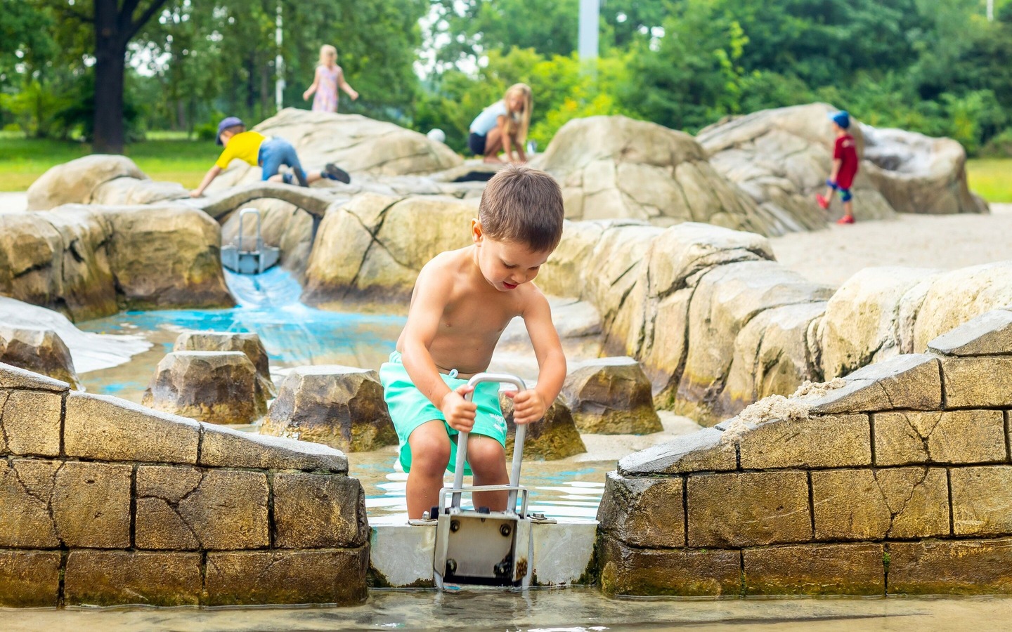 Spielspass auf dem Wasserspielplatz im Eliaspark, Foto: Andreas Franke, Lizenz: CMT Cottbus