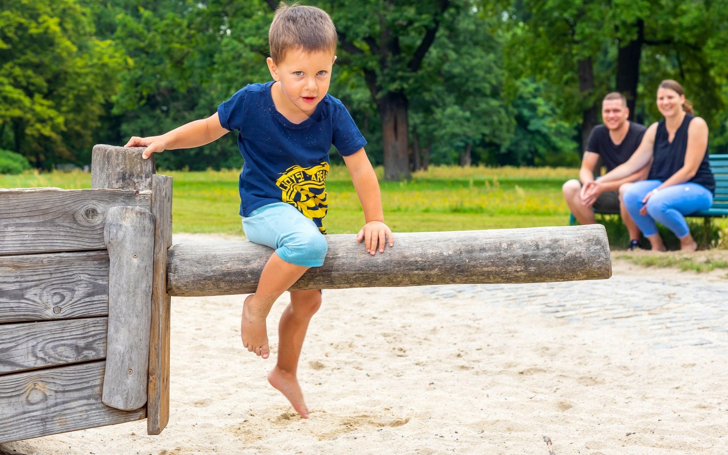 Klettern auf dem Wasserspielplatz Cottbus im Eliaspark, Foto: Andreas Franke, Lizenz: CMT Cottbus