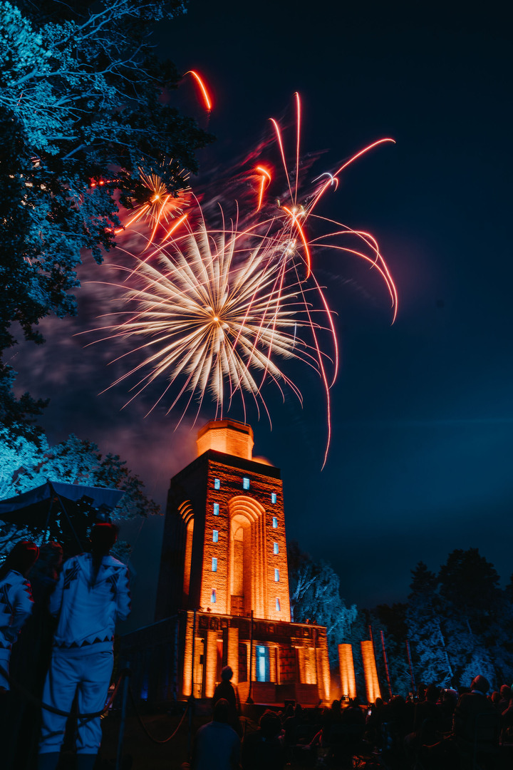 Burger Bismarcktum mit Feuerwerk