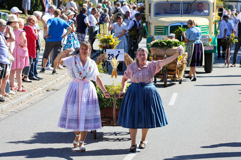 Festumzug beim Heimat- und Trachtenfest 2025
