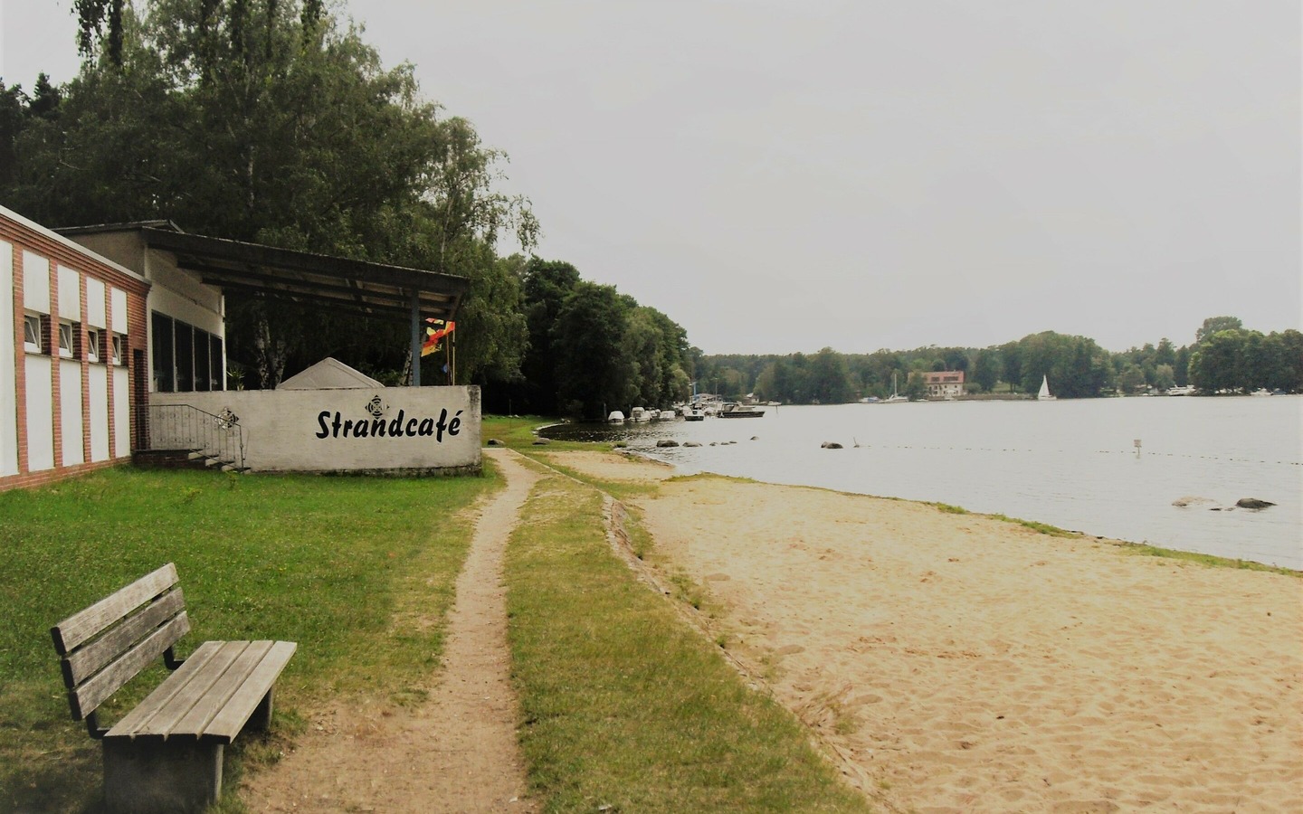 Der Sand, das Wasser und bestes Wetter an der Badestelle in Jessern, Foto:TEG